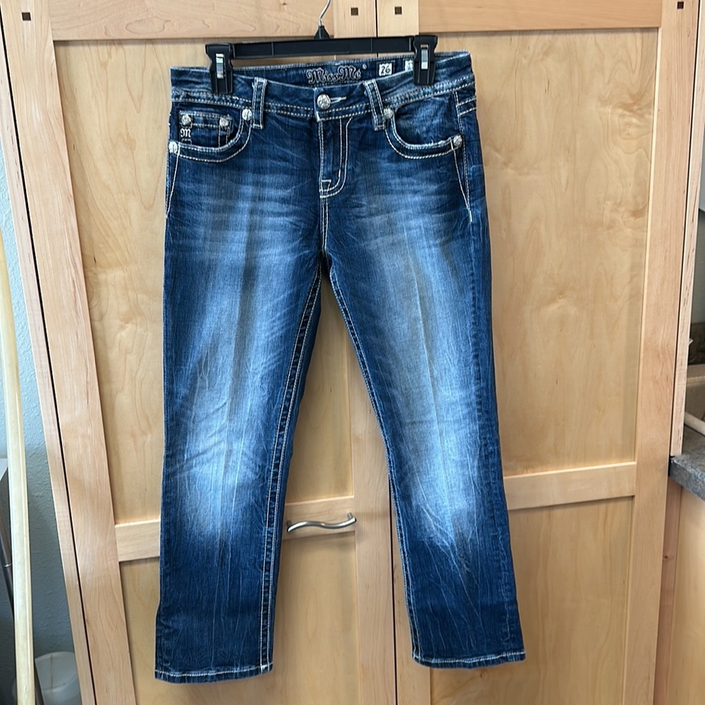 Miss Me Mid-rise easy Crop Jeans. 26 x 23
